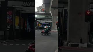 Kelap kelip lorong jalan Stasiun MRT ASEAN