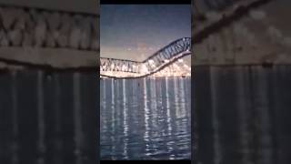 BRIDGE IN BALTIMORE COLLAPSES AFTER BEING HIT BY A SHIP😳 #shorts