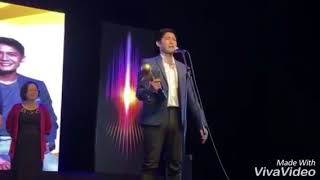 ROBI DOMINGO RECEIVES AN AWARD AS A HOST AT EDUK CIRCLE AWARDS 2018