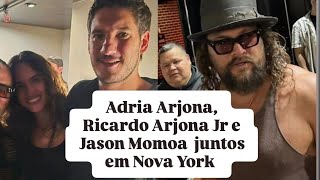 Adria Arjona levou o irmão Ricardo Arjona Jr. para conhecer o cunhado Jason Momoa em Nova York