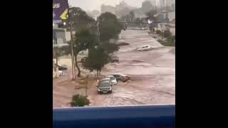 Chuvas MinasGerais UBERLÂNDIA! sofre agora com uma forte chuva que atinge o Município.