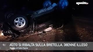 Auto si ribalta sulla bretella, 38enne illeso