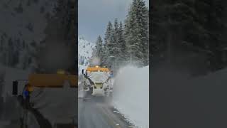 whipping the snow on Mt. Rose Highway. #snowplow #mtrose #internationaltruck #paystar