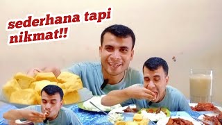 makan nasi dengan ikan tongkol balado+terong balado+lalapan timun