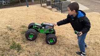 Monster Truck Hunt by Mega Grave Digger RC Monster Truck