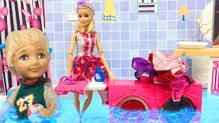 Barbie ve Ailesi Bölüm 132 - Barbie Evi 'ni Su Basıyor - Çizgi film tadında Barbie oyunları