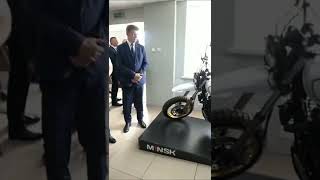 Лукашенко не понравился мотоцикл "Минск", сделанный из всего китайского