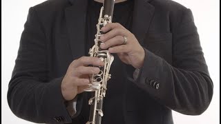 Learn how to hold and place your fingers correctly on the clarinet / How to hold your Clarinet