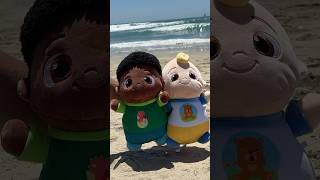 Best Friends Playdate at the Beach! Toy Pretend Play! #cocomelon #shorts