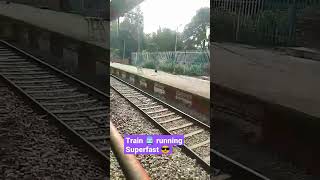 train 🚆running superfast #shorts #ytshorts #trending #daku #song #train #rail #status #travelling