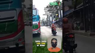 emak-emak ini sepertinya cocok banget kalau dijuluki sebagai raja jalanan