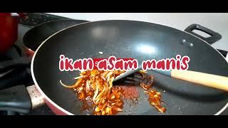 a day in my life s helpper in singapore buat ikan asam manis .resep dibawa ya