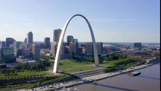 sun reflecting on st louis arch beautiful aerial drone shot 4k