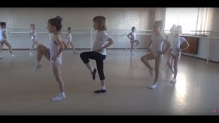 Урок хореографии  для детей в школе балета. Шаги по кругу| Youth Classic Ballet