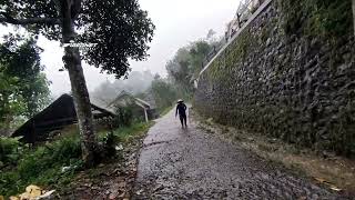 hujan deras di pedesaan di lereng gunung anjasmoro || jawa Timur