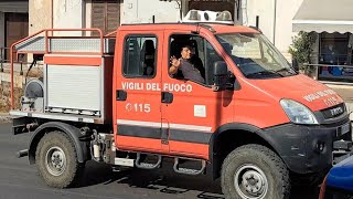 passaggio AIB iveco daily sherpa +  ABP BULL vigili del fuoco in sirena per incendio con saluti