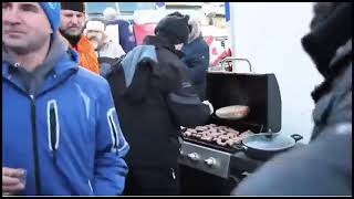 Caminhoneiros protestam no Canadá com comida, bom humor e boas vibrações