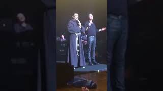 Fra' Attilio da Biancavilla al concerto di Gigi D'Alessio