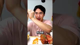 명랑핫도그 소스를 다뿌리면 무슨맛이날까?