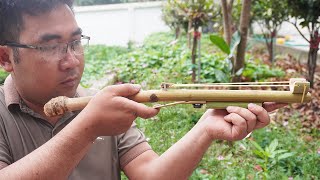 Craft a powerful bamboo slingshot. pistol. self-defense gun