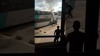 Pneu de ônibus explode em Piripiri