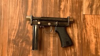 URU SUBMACHINE GUN NON-FIRING DUMMY. BRAZILIAN GENIUS SIMPLICITY: Trigger design details