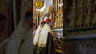 Su Santidad el Papa Pedro III dando la bendición en la Misa Pontifical del día 16 de julio.