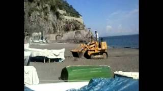 Ancora un sorprendente ritrovamento sulla spiaggia (TG NULLA - Minori, costa d'Amalfi)