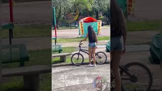 La bicicleta sorpresa 🚴‍♀️nivel parque parte 11 (broma) #viral #bromas