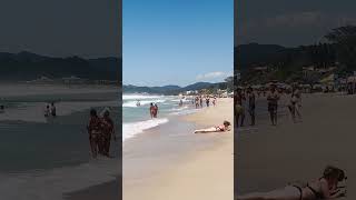 Look how many PEOPLE are enjoying the beach of Campeche in Florianopolis, Brazil #shorts #brasil