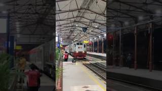 Kedatangan Kereta Api Brantas Di Stasiun Madiun Diiringi Dengan Lagu Pecel Madiun