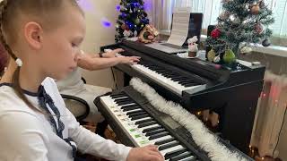 SOFT MOZART Winter Recital 2022-2023 Daria (8) plays: We wish you a Merry Christmas