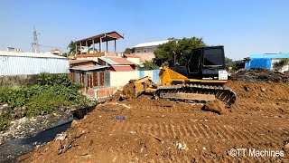 New Action Komatsu Bulldozer Clearing Trash Into Water With Dump Trucks 5Ton Unloading