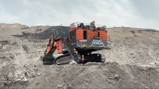 Change operator big diger Hitachi ex 2600 excavator || loading over burden removal