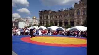 Журавлева Олеся vs Букуев Хумид (Чеченская Республика). girl vs boy.Red Square. Moscow