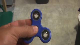 How to use a fidget spinner