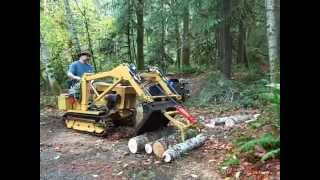 Magntrac Mt1800 loading logs into trailer