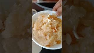 Suji Halwa 😋 | Suji Ka Halwa #shorts #sujikahalwa #desserts