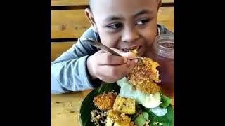 Gio ikutan mukbang | anak kecil pintar makan