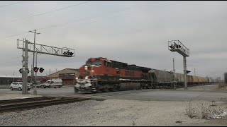 BNSF H1 Leads Train 646 through Sturtevant