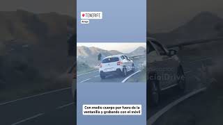 #shorts circulan sacando el cuerpo por las ventanillas del coche Anaga, Tenerife