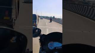 DUKE VS PULSAR TRAFFIC RACE 😱 #kashmir #srinagar #lalchowk #youtube @aalyanvlogs1299 #dallake