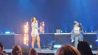 Alizée au Zenith de Nantes le 27 Septembre 2024 'i gotta feeling"