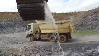 Retirada de pedra dentro da água! ( komatsu PC350LC)