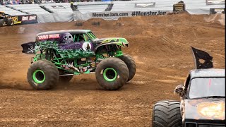 GRAVE DIGGER MONSTER TRUCK ON FIRE 😱😱😱