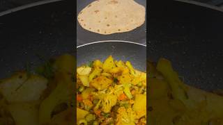 Simple Tasty Aloo Gobhi Sabzi/ Roti #food #youtubeshorts #shorts #trending #viral #subscribe #gta