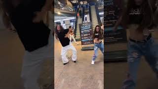 Maxiamigos, os traigo el baile que está de moda y se está haciendo viral en todos los sitios 👏🏼