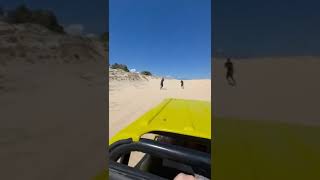 Criminosos armados tentam assaltar turistas em buggy em dunas no Ceará