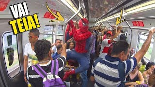 DANÇANDO NO METRÔ VESTIDO DE HOMEM ARANHA