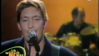 Chris Rea - Driving Home For Christmas (Official Music Video)